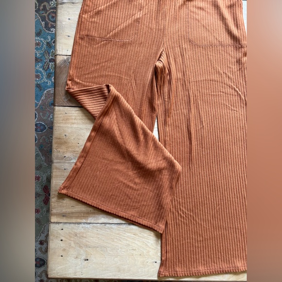 Beyond Yoga | Free Flow Wide Leg Cropped Pants - Picture 15 of 15